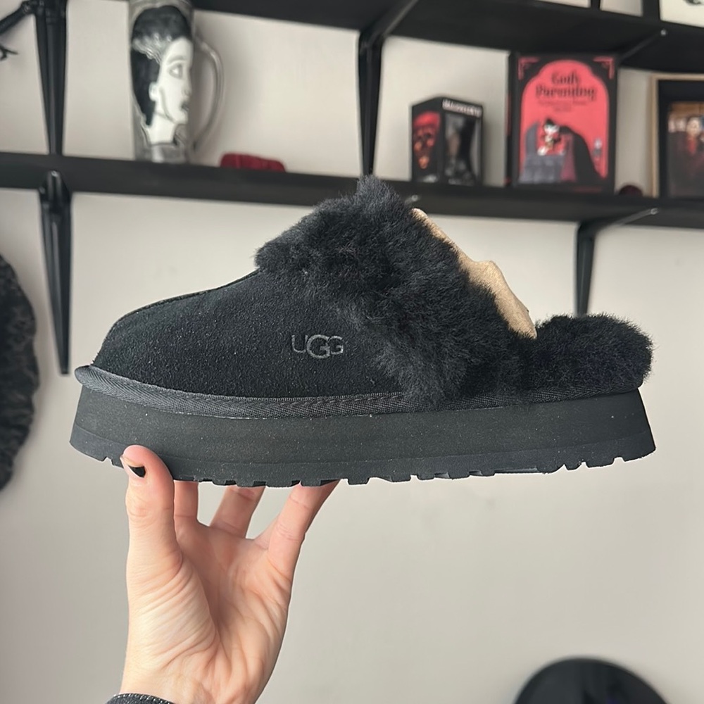 *BRAND NEW IN BOX* UGG Disquette Platform Clog Slippers Black Sheepskin Lining